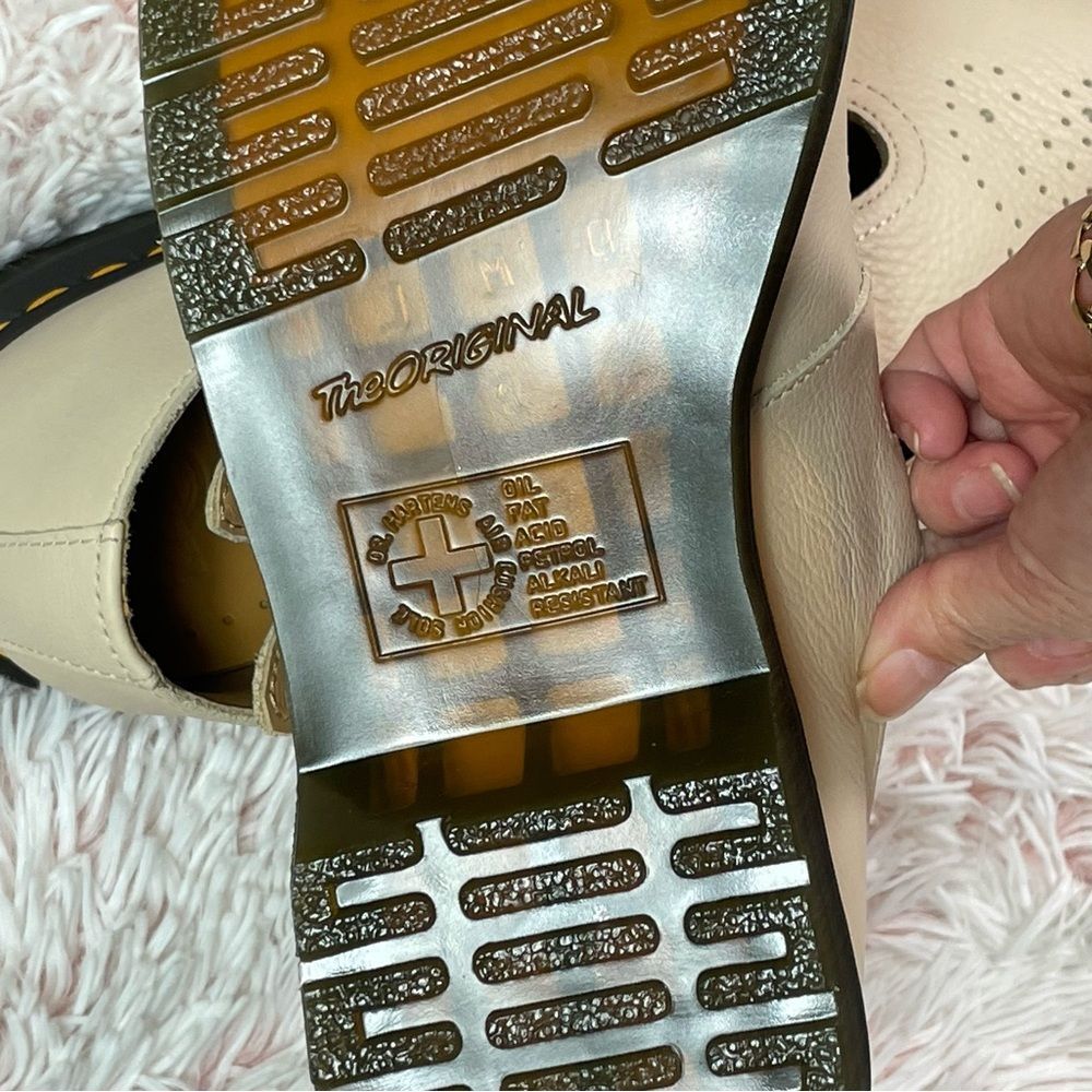 Dr. Martens Cream Flats - Picture 5 of 9